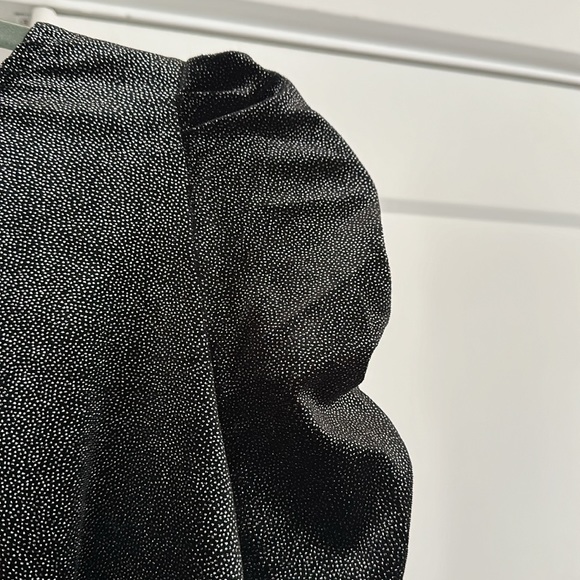 Pretty metallic black puff sleeve dress - Picture 3 of 4